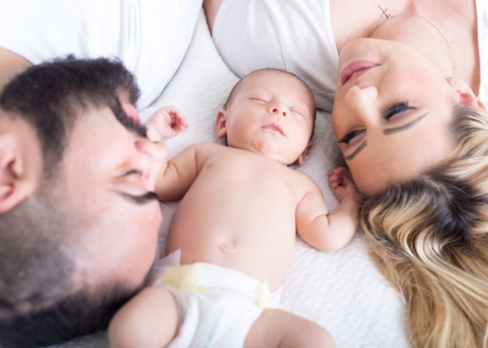 Baby mit seinen Eltern