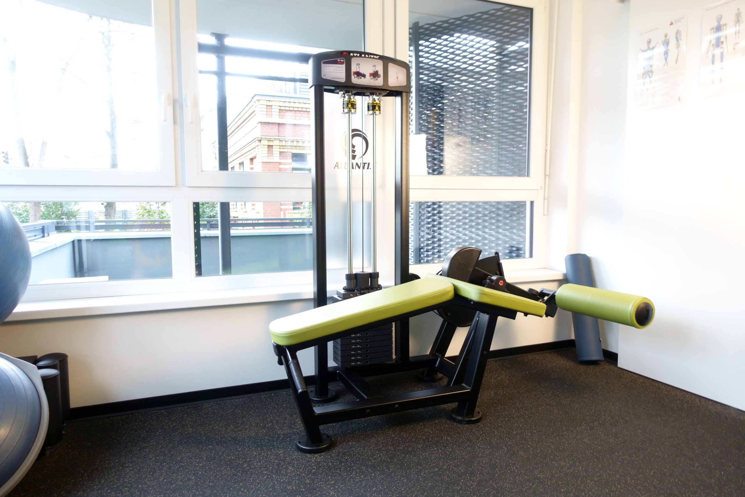 Beinbeugermaschine für das gezielte Krafttraining der Oberschenkelmuskeln